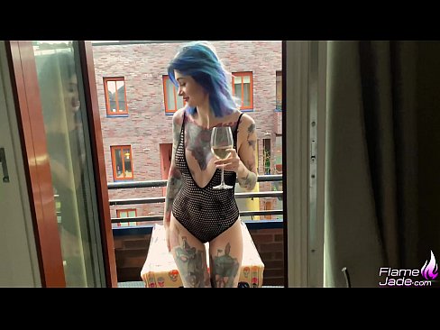 ❤️ 途方もない女の子がガブガブとしゃぶり、広い空の下で情熱的にファックする ❤️ ポルノ ❌️❤